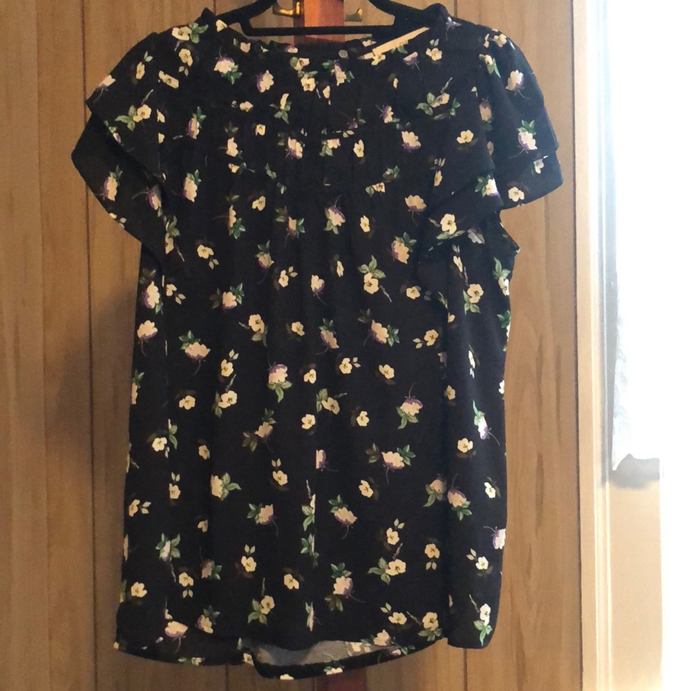 Loft blouse L Black floral print ruffle type short sleeves.Very pretty sexy